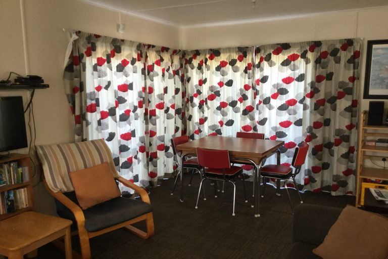 Photo of property in 1 First Avenue, Urenui, 4377