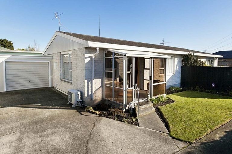 Photo of property in 3/122 Middlepark Road, Sockburn, Christchurch, 8042