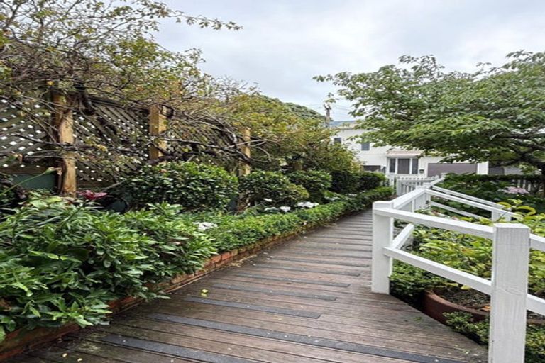 Photo of property in 17 Park Street, Thorndon, Wellington, 6011