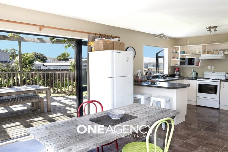 Photo of property in 20 Te Hiko Street, Takapuwahia, Porirua, 5022