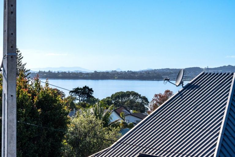 Photo of property in 1/53 Uxbridge Road, Mellons Bay, Auckland, 2014