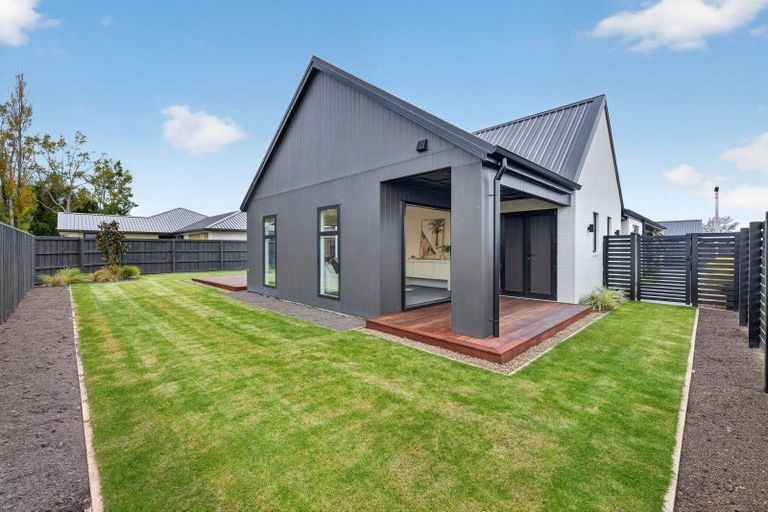 Photo of property in 28 Inch Crescent, Rangiora, 7400