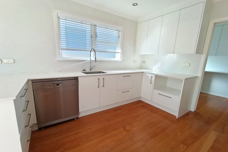 Photo of property in 15 Collier Avenue, Karori, Wellington, 6012