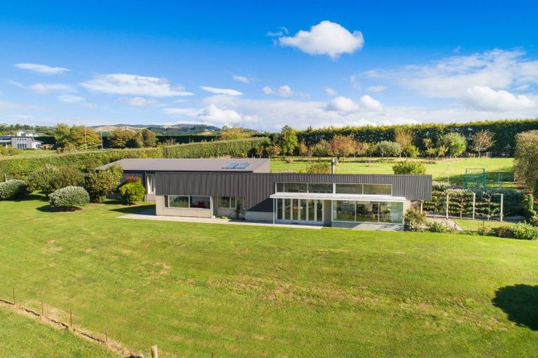 Photo of property in 17 Oram Drive, Turitea, Palmerston North, 4472