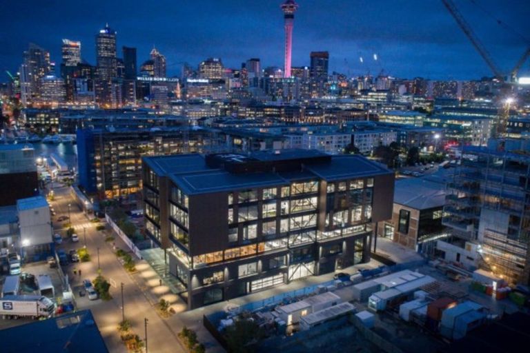 Photo of property in 12 Madden Avenue, Kumeu, 0810