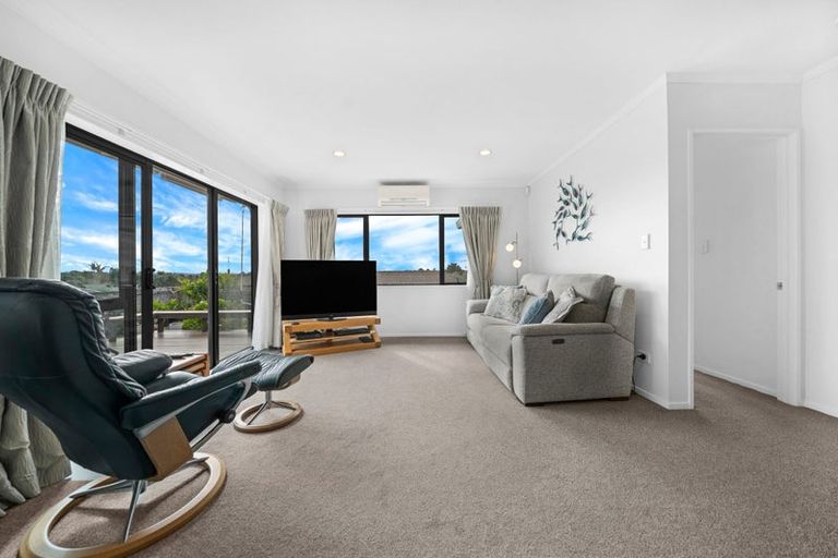 Photo of property in 15 Summerland Drive, Henderson, Auckland, 0612