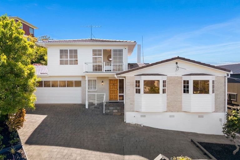 Photo of property in 16 Eastcliffe Road, Castor Bay, Auckland, 0620