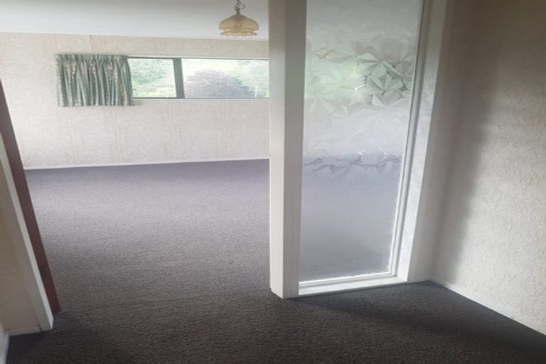 Photo of property in 79 Victory Crescent, Tawa, Wellington, 5028