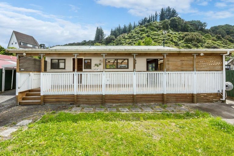 Photo of property in 6 Edmund Lomas Grove, Birchville, Upper Hutt, 5018
