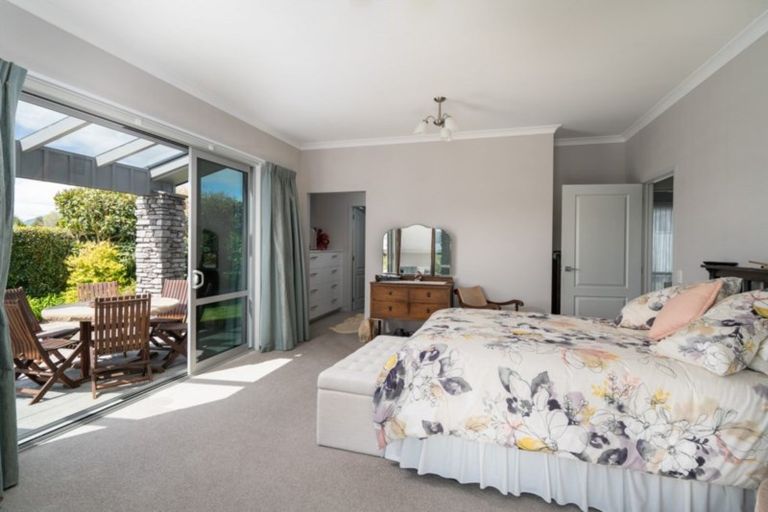 Photo of property in 30 Pukenamu Road, Rainbow Point, Taupo, 3330