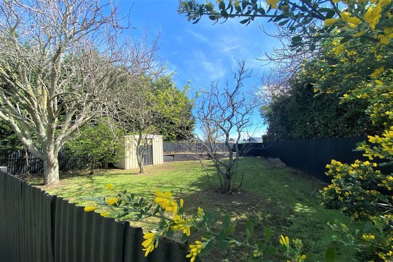 Photo of property in 8 Fyson Place, Hawera, 4610