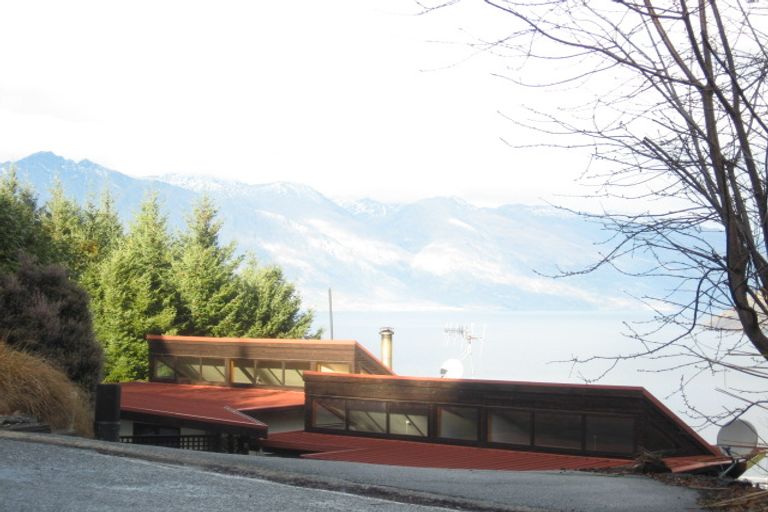 Photo of property in 14a Cameron Place, Fernhill, Queenstown, 9300
