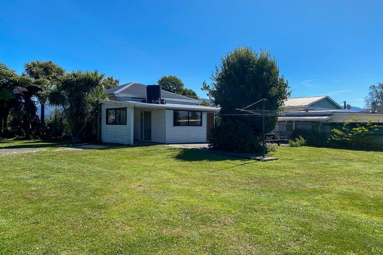 Photo of property in 43 Abel Tasman Drive, Takaka, 7110