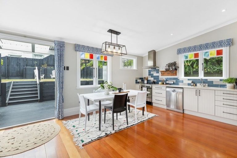 Photo of property in 12 Eden Street, Island Bay, Wellington, 6023