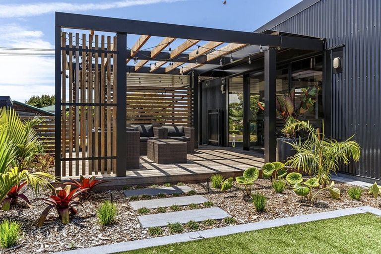 Photo of property in 16 Dartmoor Avenue, Westown, New Plymouth, 4310