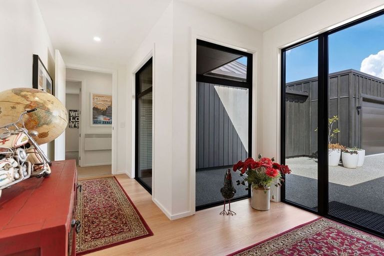 Photo of property in 2 Caithness Court, Jacks Point, Queenstown, 9371