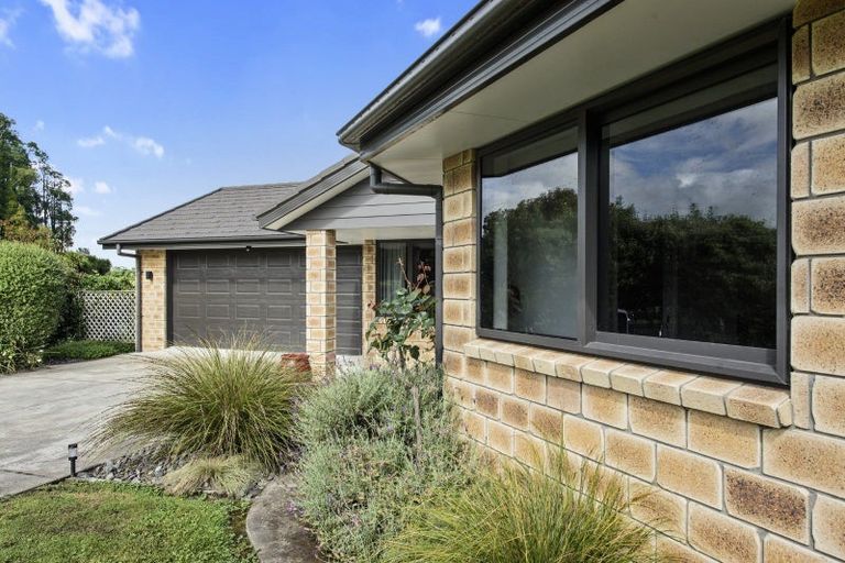 Photo of property in 21 Barrett Road, Temple View, Hamilton, 3290