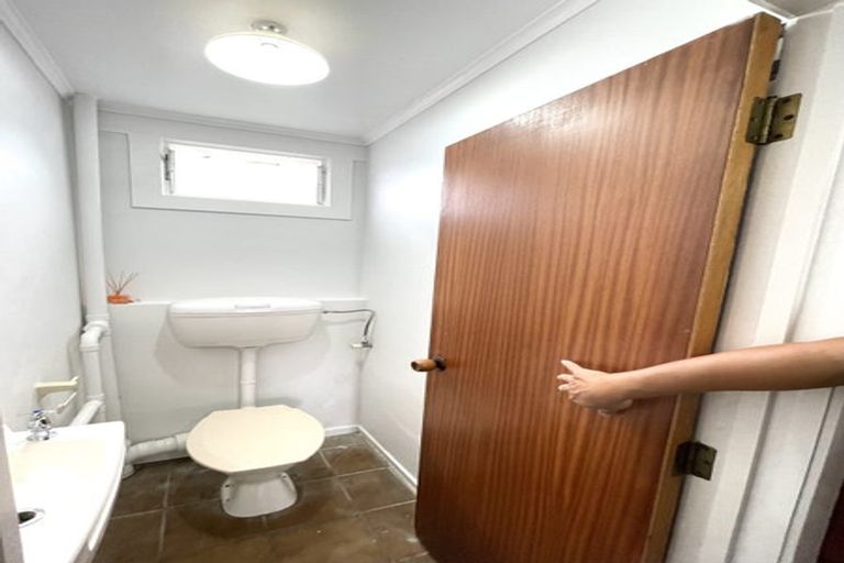 Photo of property in 2 South Pacific Place, Henderson, Auckland, 0612