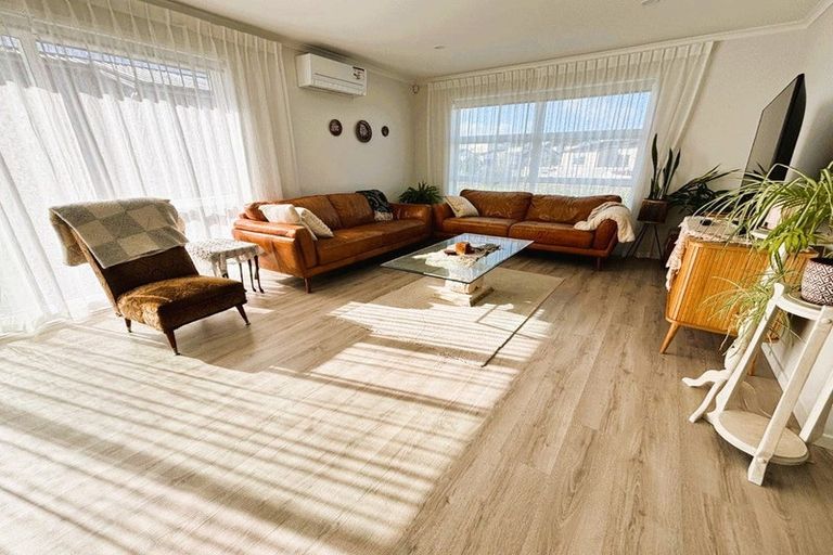 Photo of property in 19 Uatoto Road, Clarks Beach, 2122