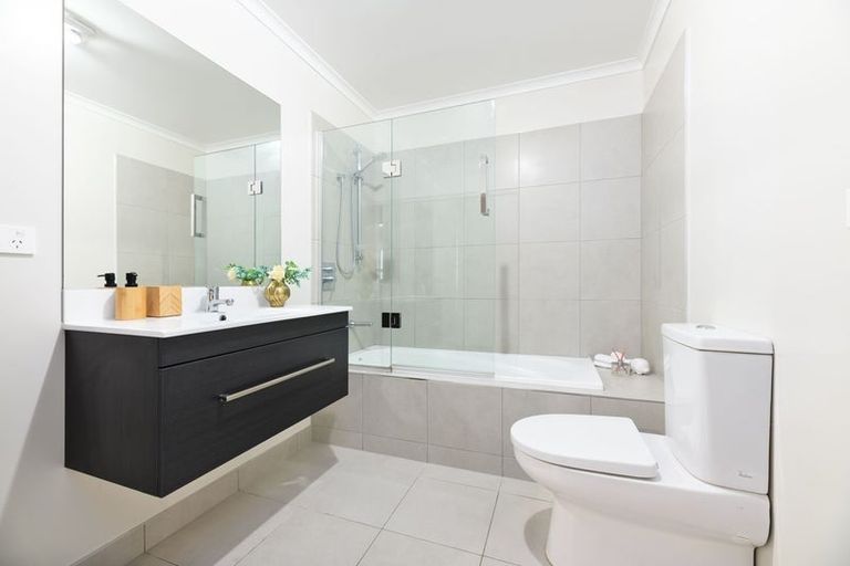 Photo of property in 12 Lockyer Road, Kumeu, 0810