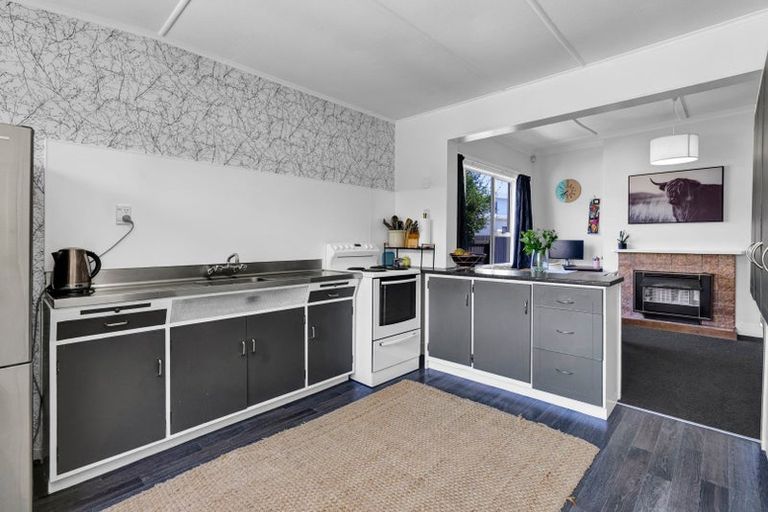 Photo of property in 3 Tukapa Street, Westown, New Plymouth, 4310