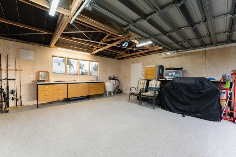Photo of property in 28 Lakeview Street, Waihola, 9073