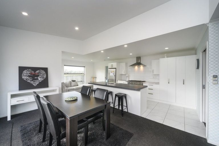 Photo of property in 17 Lorenzo Place, Kelvin Grove, Palmerston North, 4414