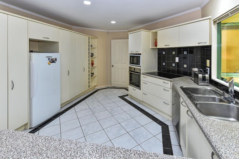 Photo of property in 25 Eiger Place, Northpark, Auckland, 2013