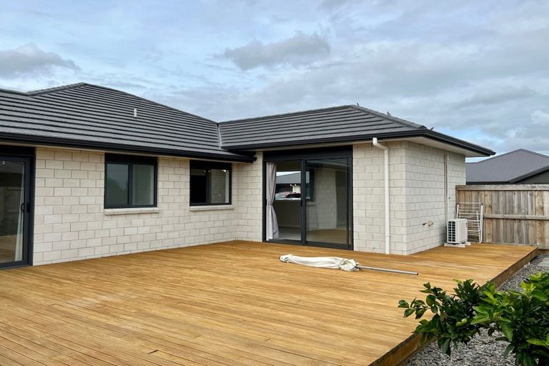 Photo of property in 8 Faber Place, Rototuna North, Hamilton, 3210