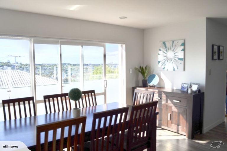 Photo of property in 17a Hauraki Crescent, Pinehill, Auckland, 0632