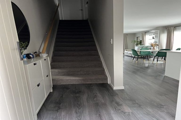 Photo of property in 11 Lumbarda Drive, Kumeu, 0810