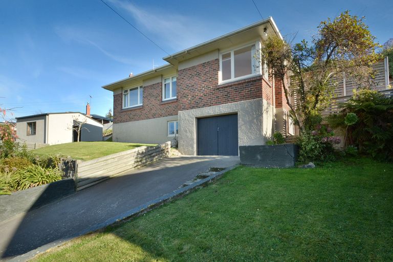 Photo of property in 96 Easther Crescent, Kew, Dunedin, 9012