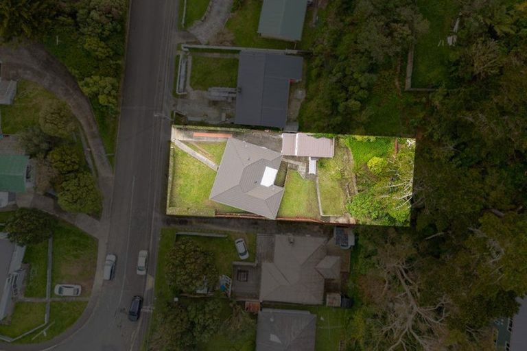 Photo of property in 37 Black Rock Road, Newlands, Wellington, 6037