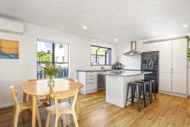 Photo of property in 9 Glendawn Place, Bayview, Auckland, 0629