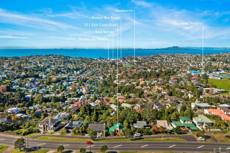Photo of property in 811 East Coast Road, Northcross, Auckland, 0630