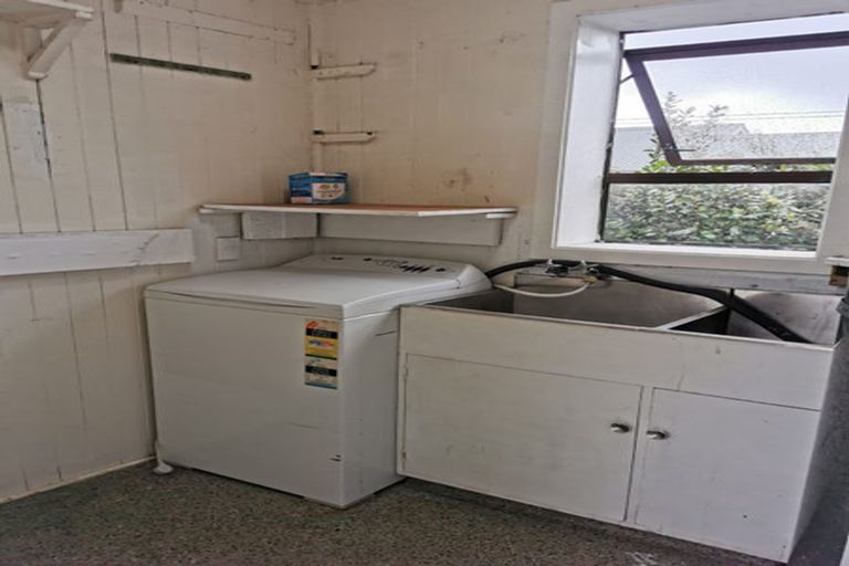 Photo of property in 42 Kamahi Street, Stokes Valley, Lower Hutt, 5019