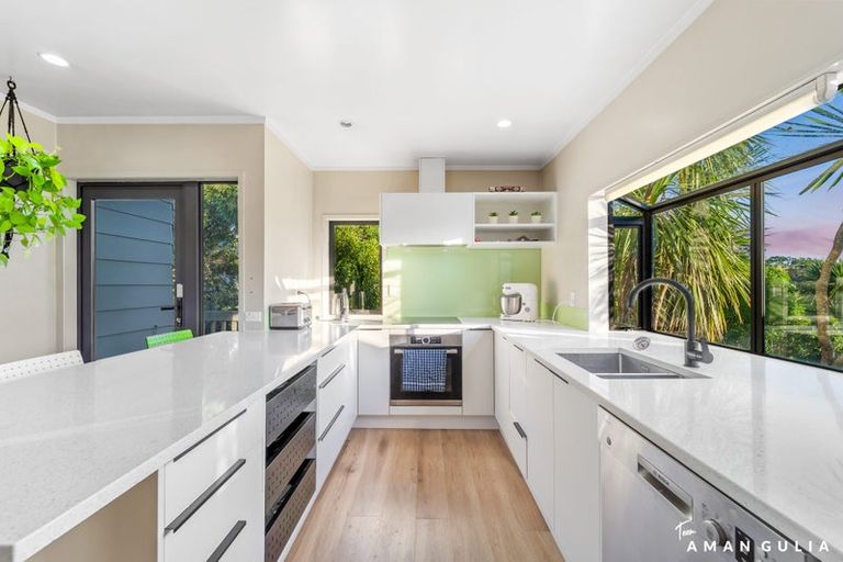 Photo of property in 33 Waipuia Place, Greenhithe, Auckland, 0632