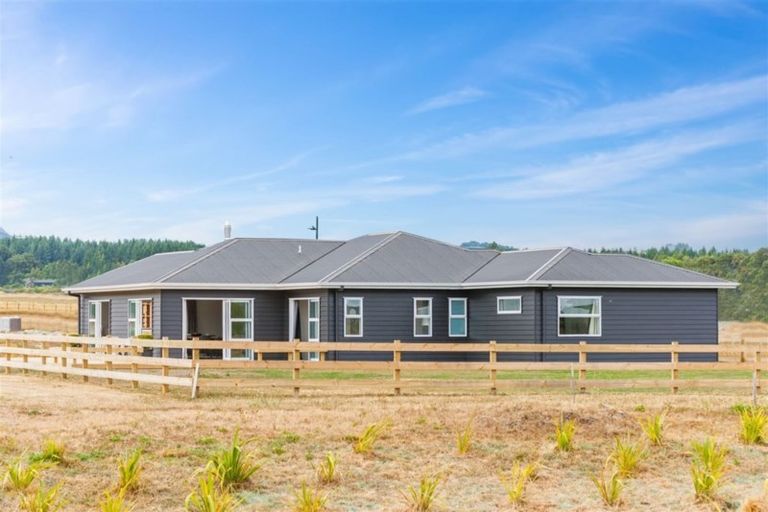 Photo of property in 13 Kahikatea Drive, Kinloch, Taupo, 3377