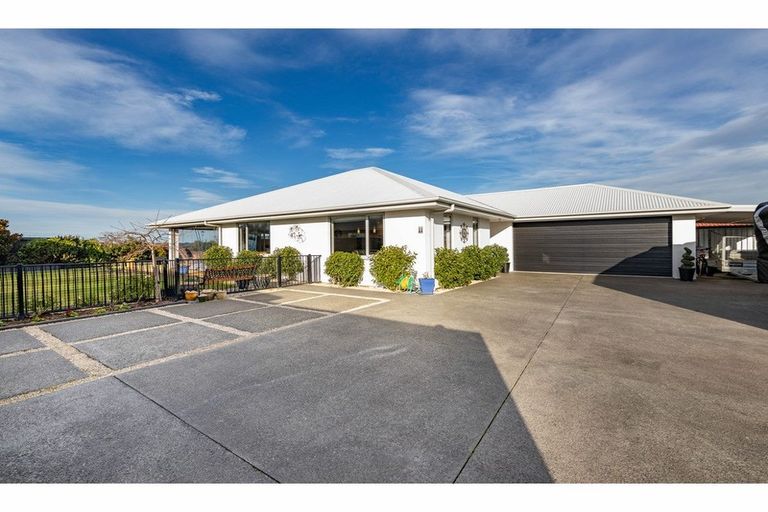 Photo of property in 22 Sequoia Way, Rangiora, 7400