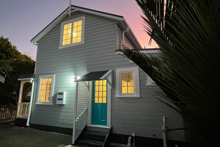 Photo of property in 1/28 Beach Road, Castor Bay, Auckland, 0620