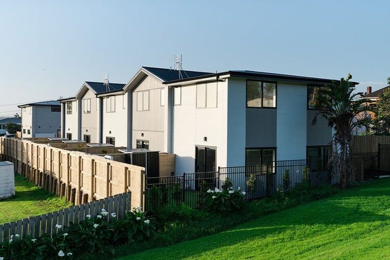 Photo of property in 52a Vodanovich Road, Te Atatu South, Auckland, 0610