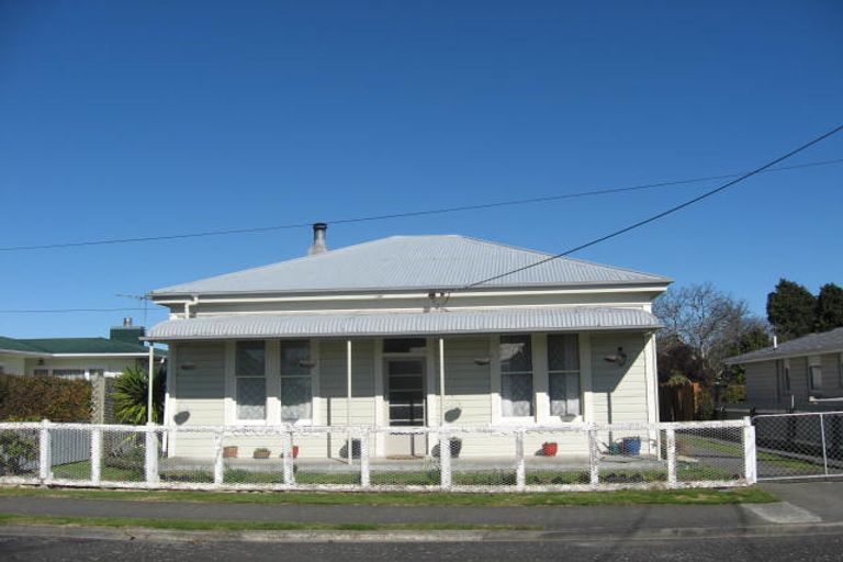 Photo of property in 6 Seddon Street, Carterton, 5713