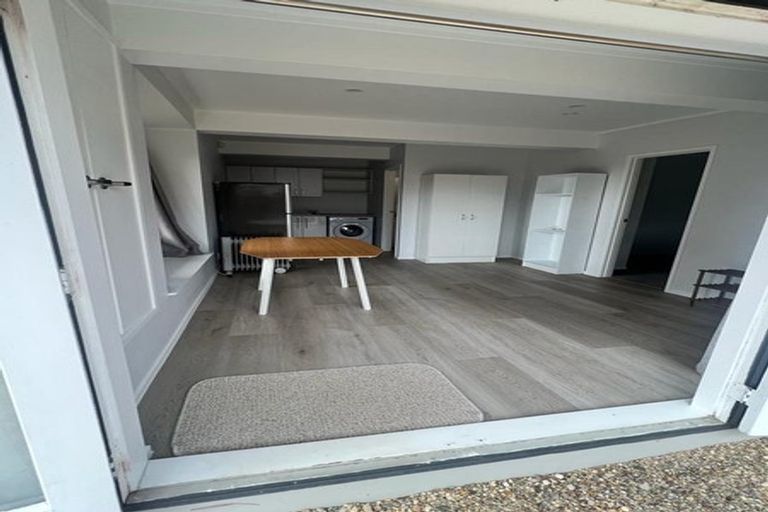 Photo of property in 26 Staincross Street, Green Bay, Auckland, 0604