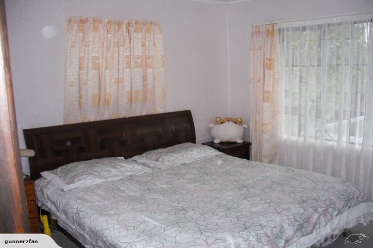 Photo of property in 1/150a Prince Regent Drive, Half Moon Bay, Auckland, 2012