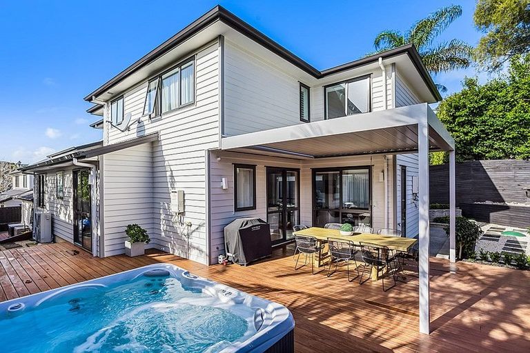 Photo of property in 34a Lyons Avenue, Murrays Bay, Auckland, 0630