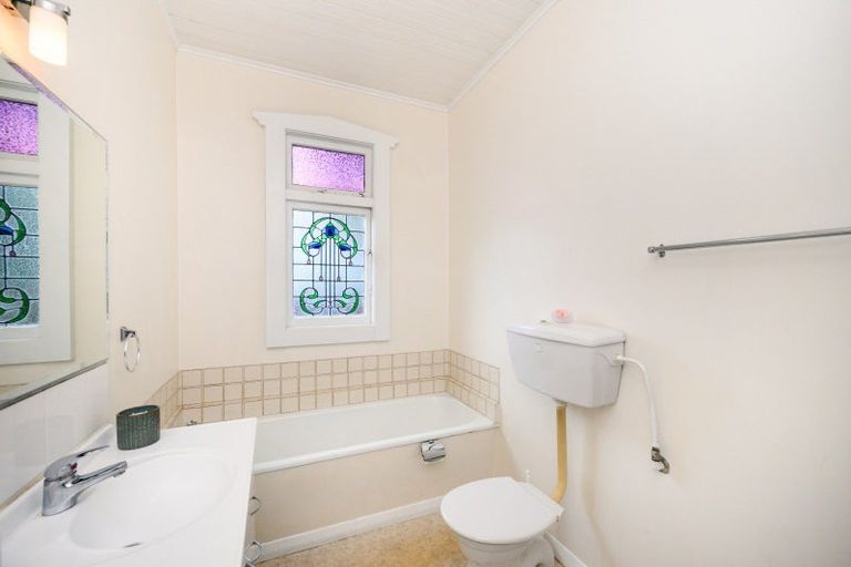 Photo of property in 19 Beresford Street, Takaro, Palmerston North, 4410