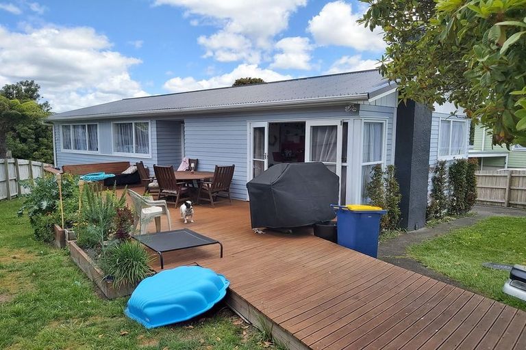 Photo of property in 4 Gregg Place, Sunnyvale, Auckland, 0612