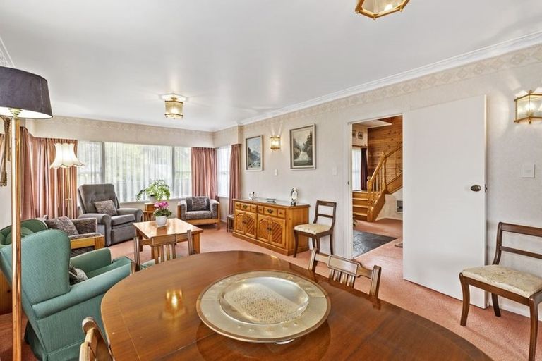 Photo of property in 30 Deuxberry Avenue, Northcote, Auckland, 0627