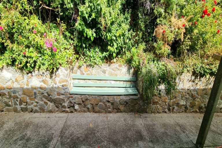 Photo of property in 4 Beverley Grove, Paparangi, Wellington, 6037