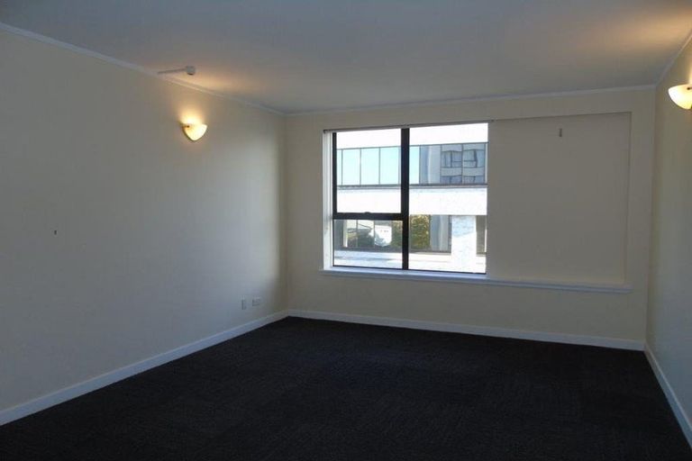 Photo of property in Hobson Court Flats, 42/70 Hobson Street, Thorndon, Wellington, 6011